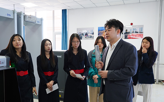 山西新华男孩学空乘专业可以吗